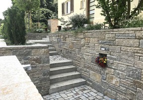 Scheuermann-Naturstein-Showroom-Blockstufen-14